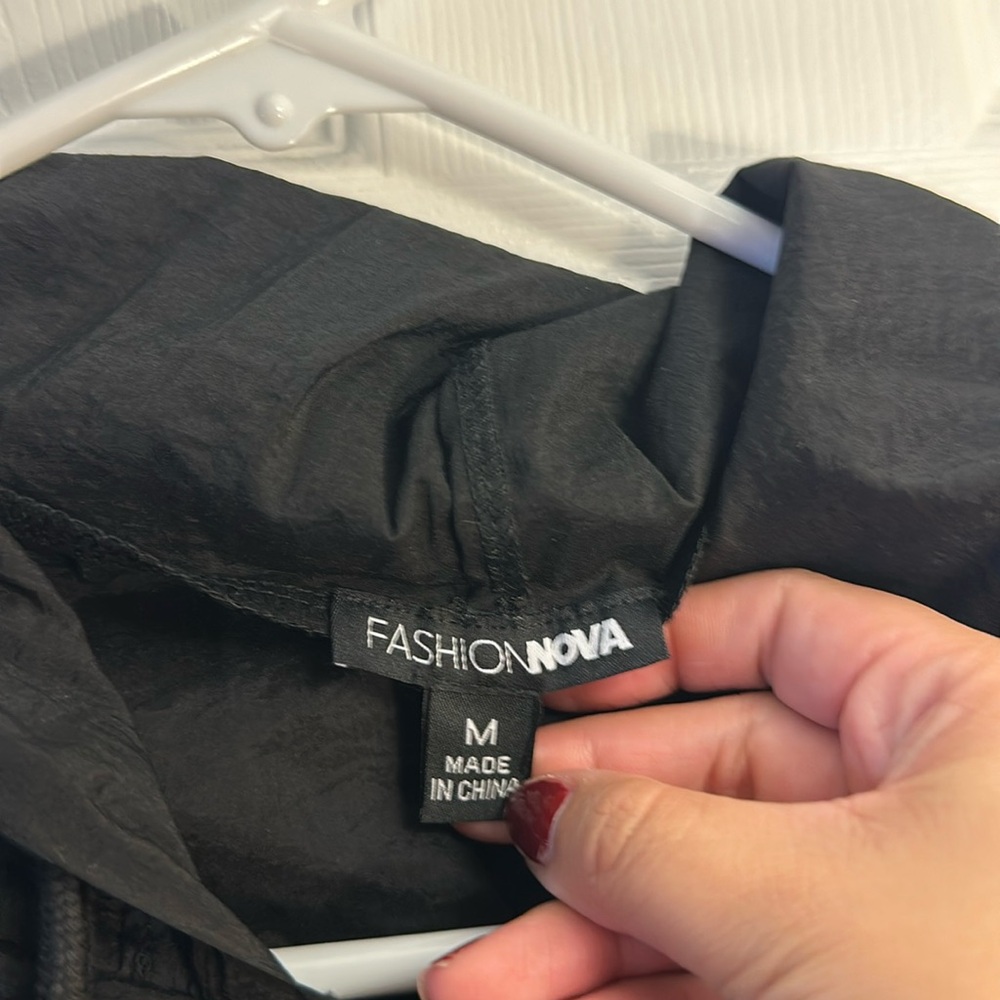 Cropped Windbreaker - Picture 2 of 2